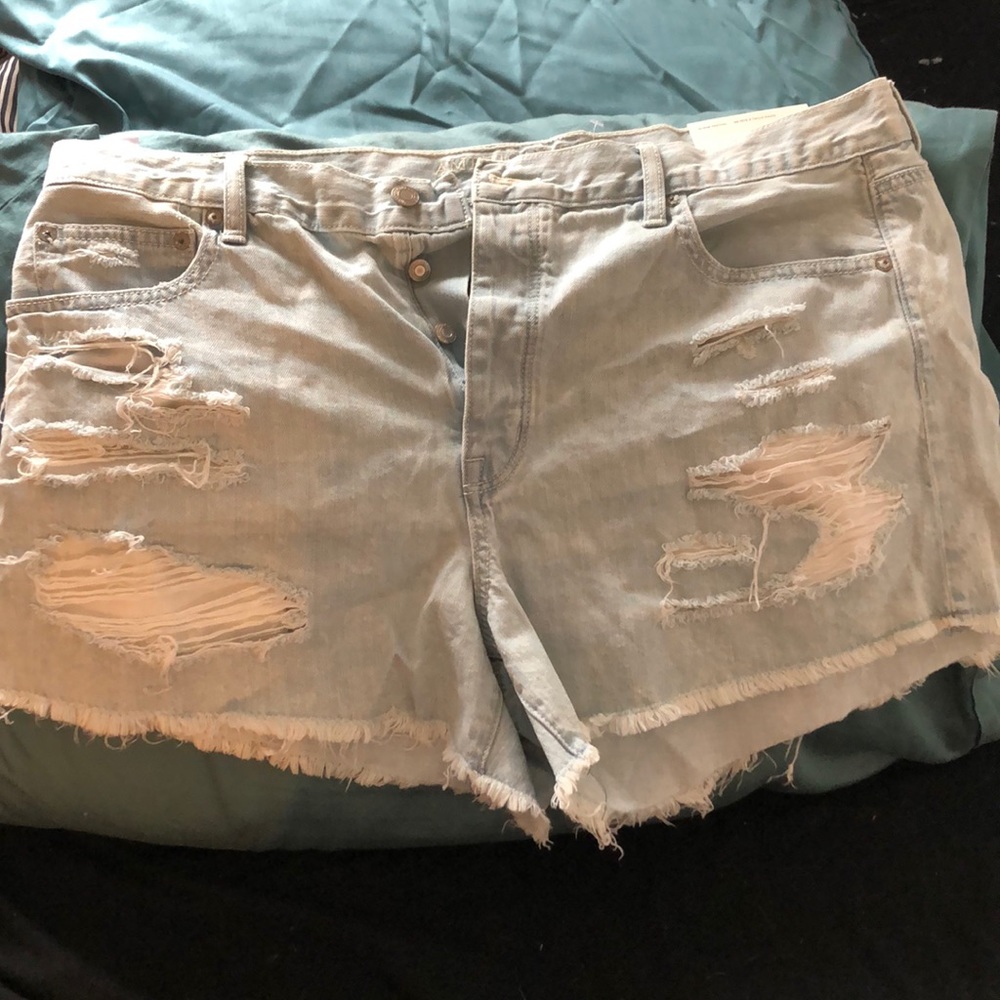 Light wash ripped shorts BRAND NEW
